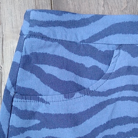 TRIBAL BLUE ZEBRA PRINT MINI SKIRT WITH SHORTS / SQUIRT SIZE 6 - Picture 2 of 10